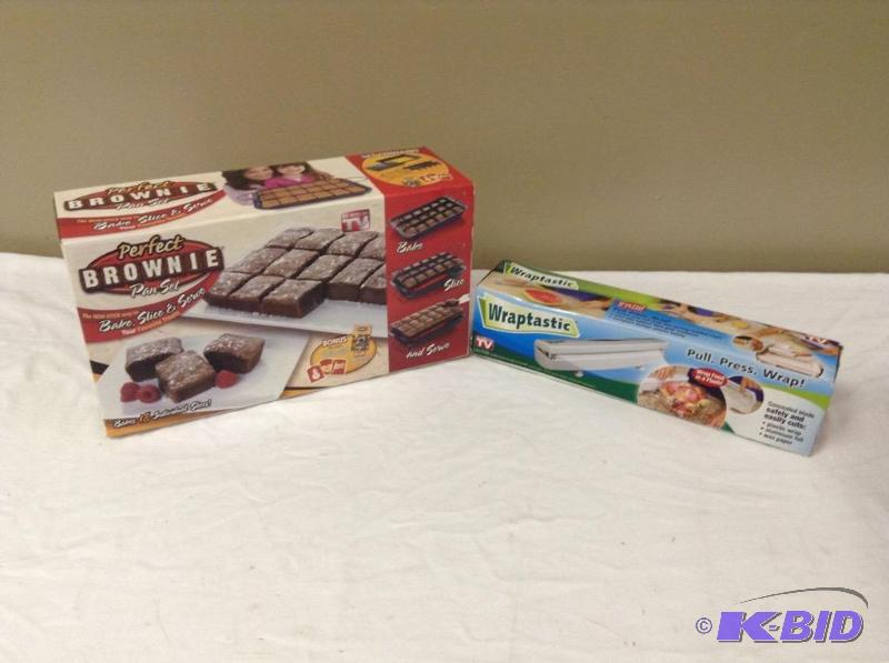 lot 9 image: Perfect Brownie Pan Set & Wraptastic