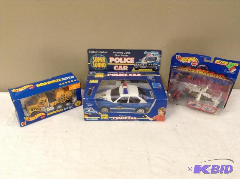 lot 102 image: Hot Wheels & Super Sound Police Car