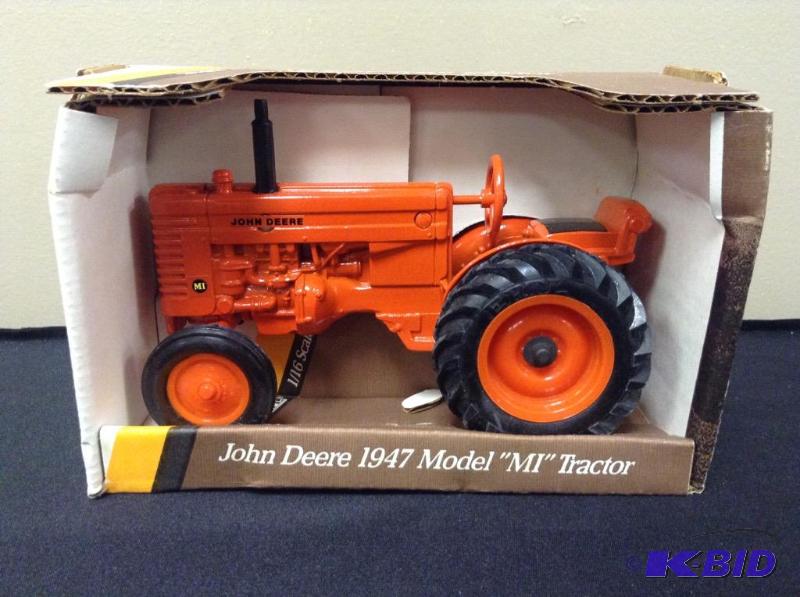 lot 31 image: John Deere 1947 Model MI Tractor