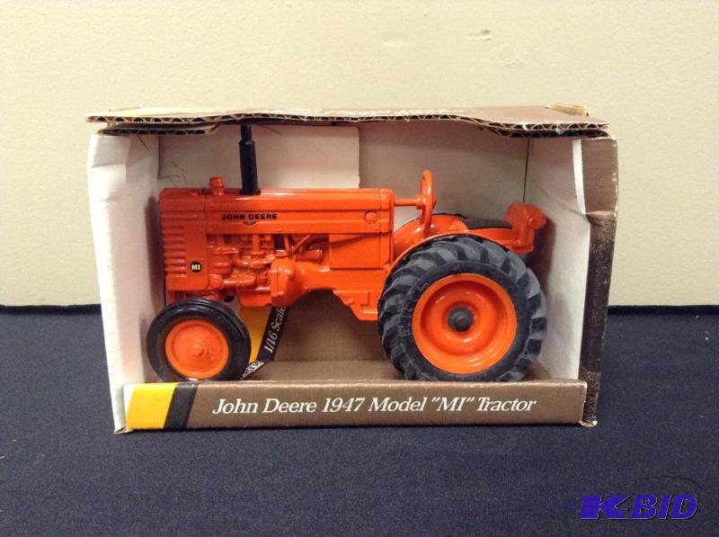lot 32 image: John Deere 1947 Model MI Tractor