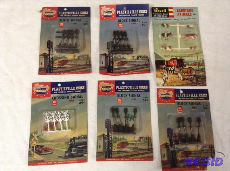 lot 79 image: Vintage Plasticville Train Signals HO Scale