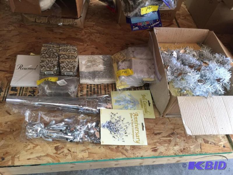 lot 139 image: Mixed Lot of Party Items