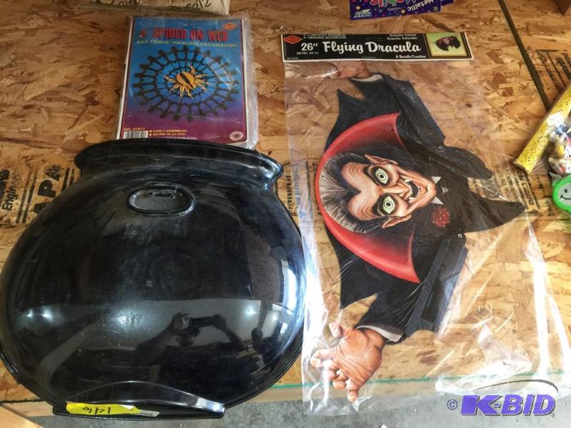 lot 146 image: More Spooky Stuff