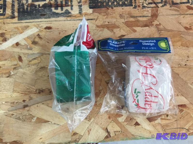 lot 157 image: Mixed Crepe Streamer Lot