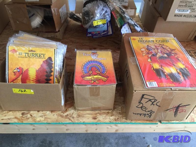 lot 162 image: Thanksgiving Decor Lot