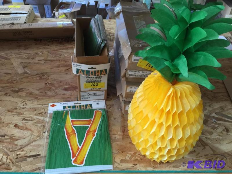 lot 168 image: Aloha and Pineapples