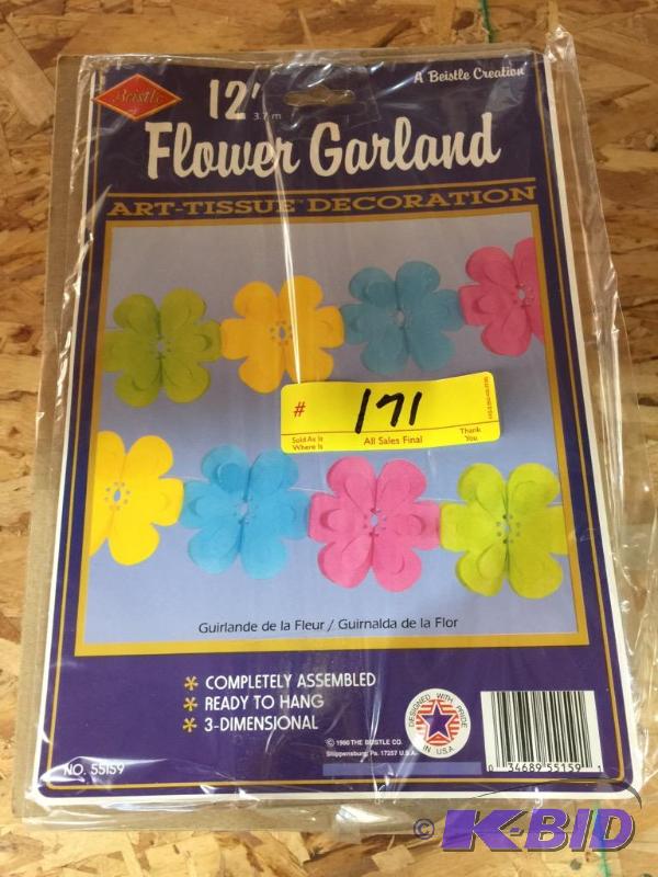 lot 171 image: Tissue Flower Garland