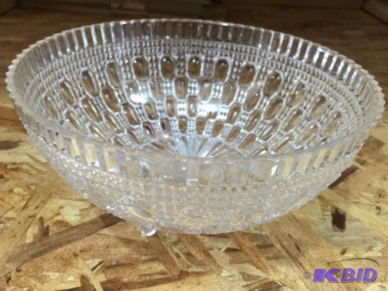 lot 186 image: Plastic Crystal Bowls