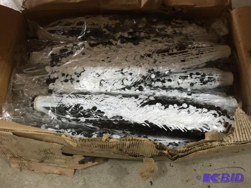 lot 194 image: Black and White Centerpieces