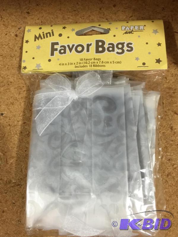 lot 212 image: Mini Favor Bags - Scroll Design