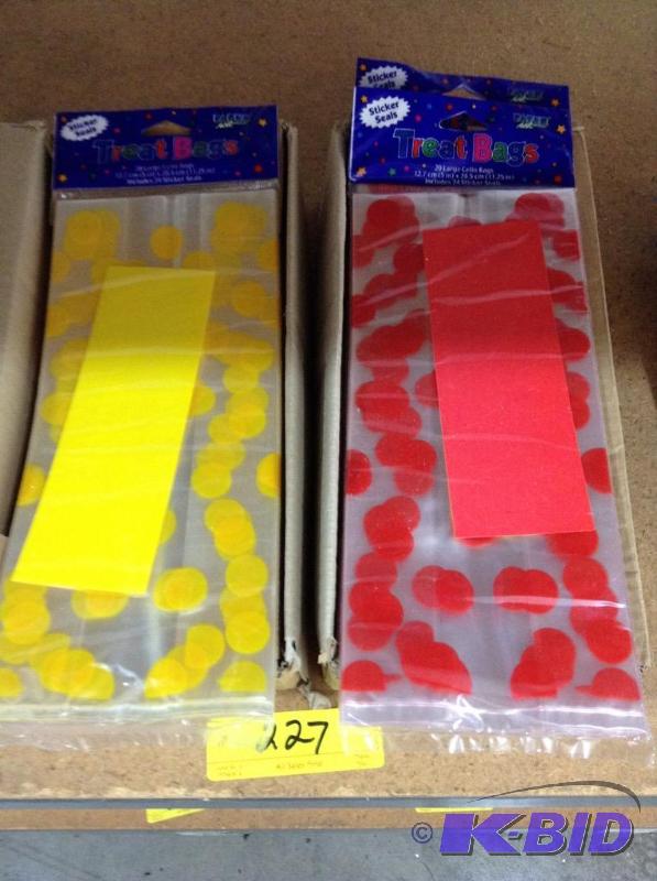 lot 227 image: Polka Dot Treat Bags