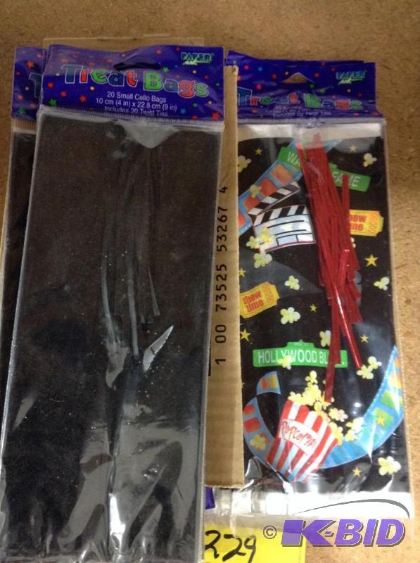 lot 229 image: Showtime and Black Treat Bags