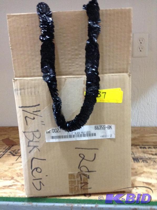 lot 37 image: Black Leis