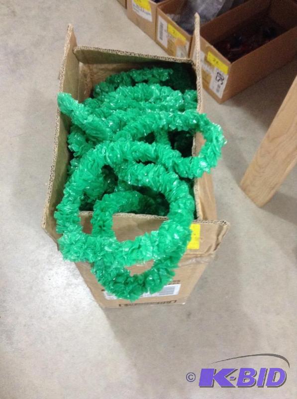 lot 38 image: Green Leis