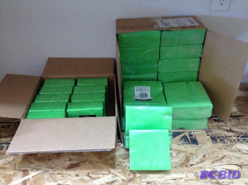 lot 7 image: Green Paper Napkins