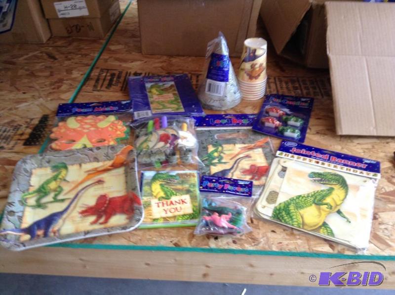 lot 84 image: Large Dinosaur Lot