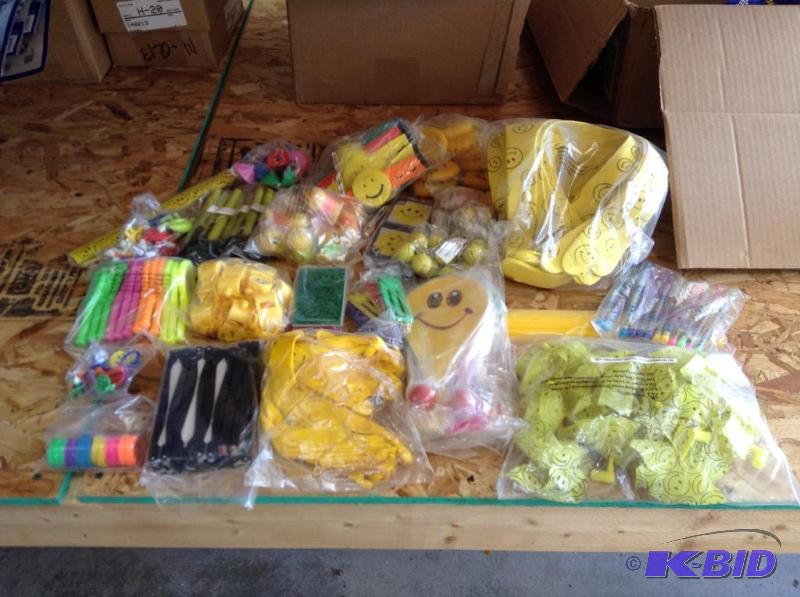 lot 87 image: Have a Nice Day Smiley Face Lot