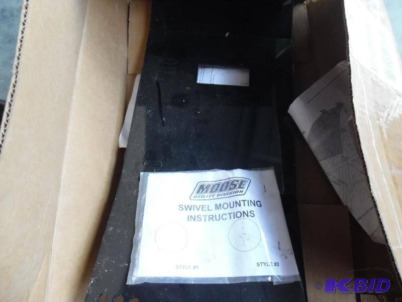 lot 8 image: Polaris plow mount