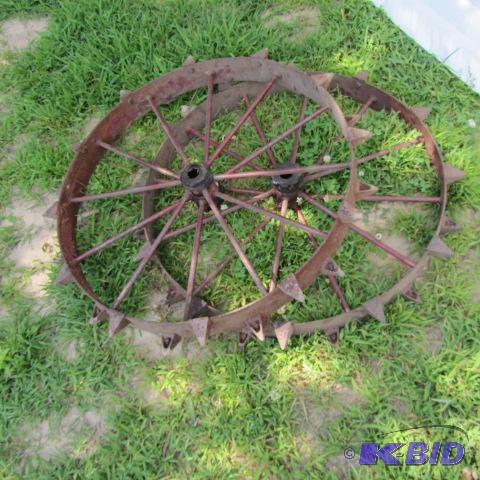 lot 12 image: Steel Lug Wheels