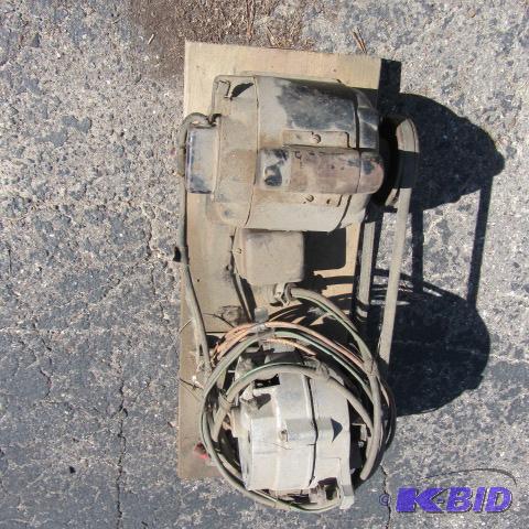 lot 127 image: Battery Charger