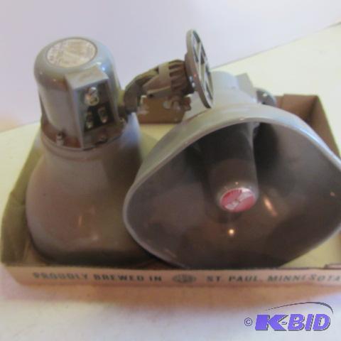 lot 142 image: Vintage Speakers