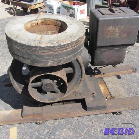 lot 153 image: Stationary Gas Engine