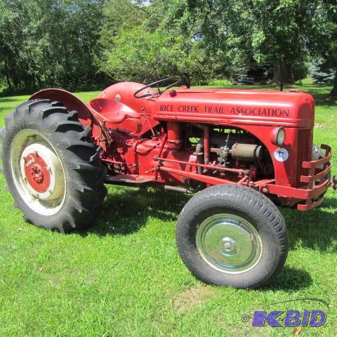 lot 2 image: Ford 2N Tractor