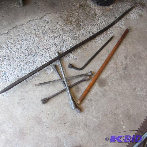 lot 200 image: Pry Bar, Tire Irons, Pick