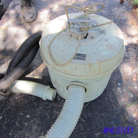 lot 29 image: Vintage Sears Shop Vacuum