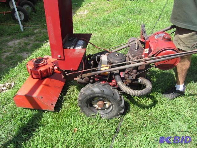lot 3 image: Gravely Model L Tractor