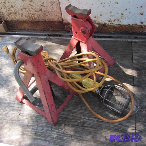 lot 32 image: Jack Stands, Work Light