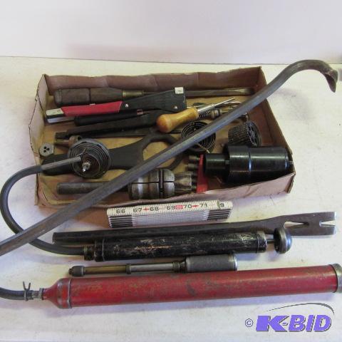 lot 72 image: Expander, Pry Bars, Pumps