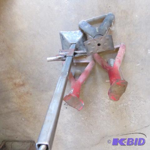 lot 86 image: Jack and Jack Stands