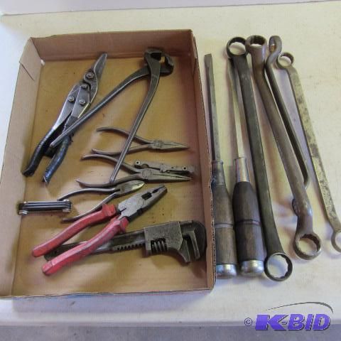 lot 88 image: Wrenches, Pliers