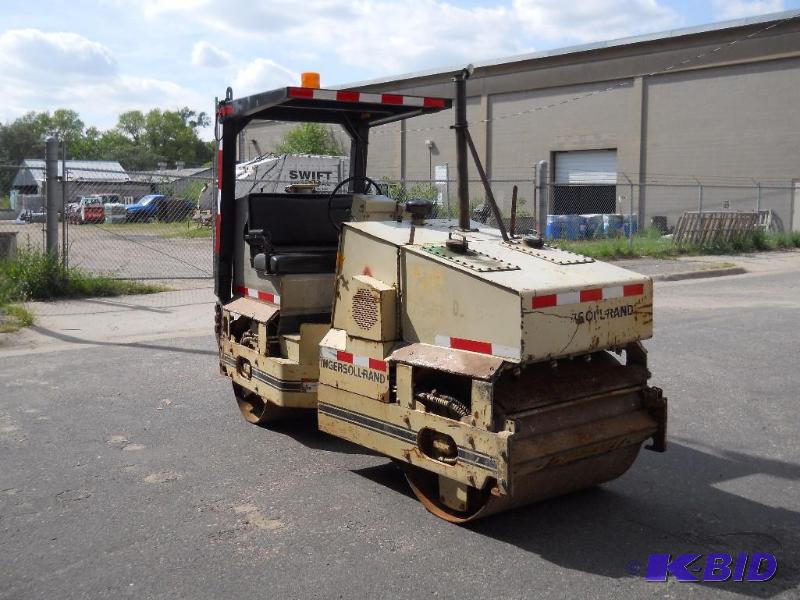 Ingersoll Rand DD-35 Asphalt Roller. Runs and Drives.