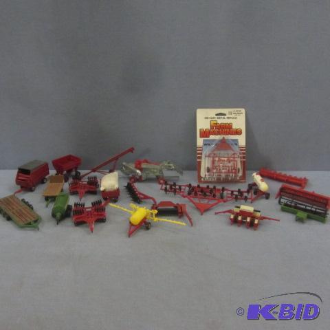 lot 107 image: ERTL, IH, JLE Farm Toys