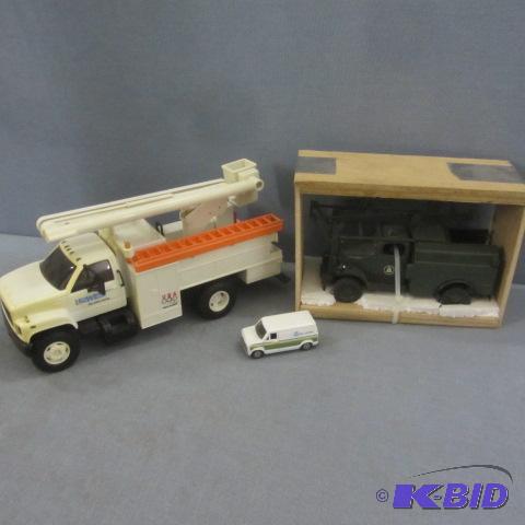 lot 147 image: Vintage Bell System Trucks