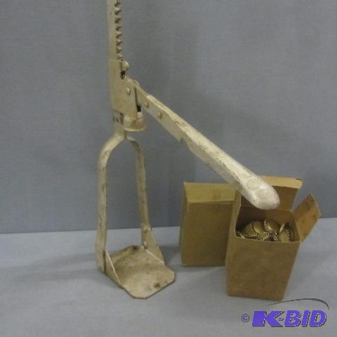 lot 38 image: Vintage Bottle Capper