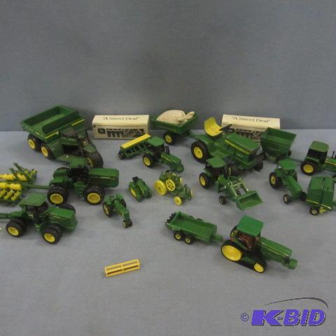 lot 65 image: John Deere Toy Tractors