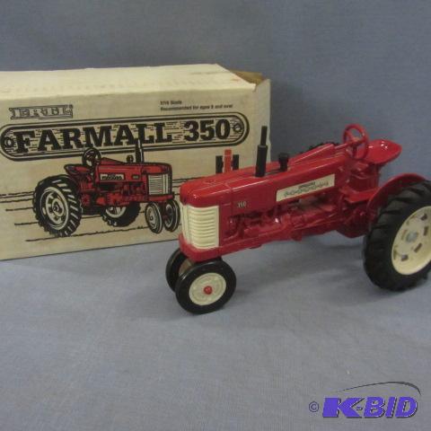 lot 72 image: Farmall Tractor