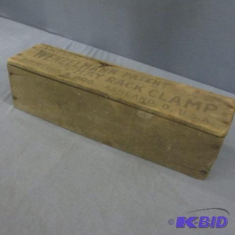 lot 95 image: Vintage Wooden Box