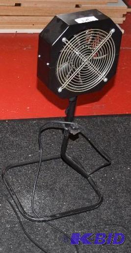 lot 24 image: Single speed fan can be used with red beds or...