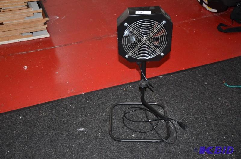lot 25 image: Single speed fan can be used with red beds or...