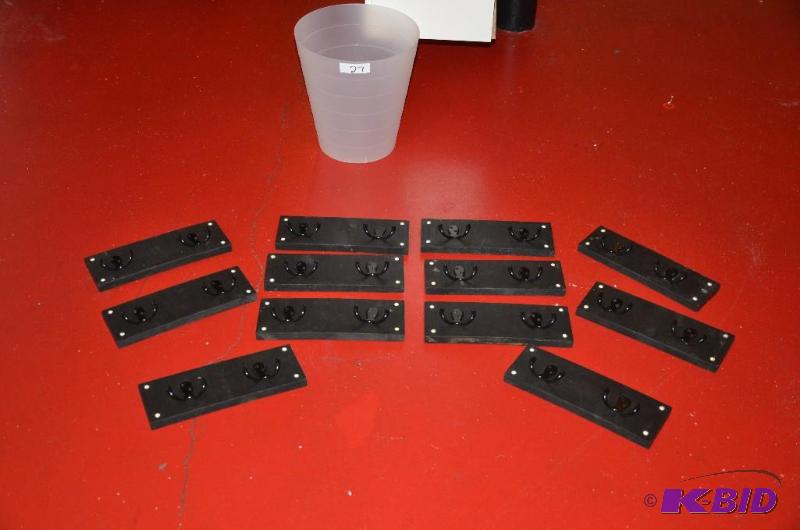 lot 27 image: 12 4" x 11" &nbspblack 2 hook coat...