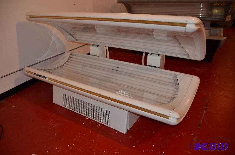 lot 6 image: Intellitan Plus tanning Bed. Model No. 4715PS...