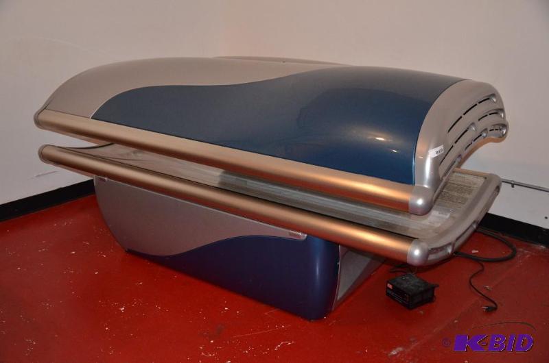 lot 8 image: Tan America VIP Premier tanning bed with buil...