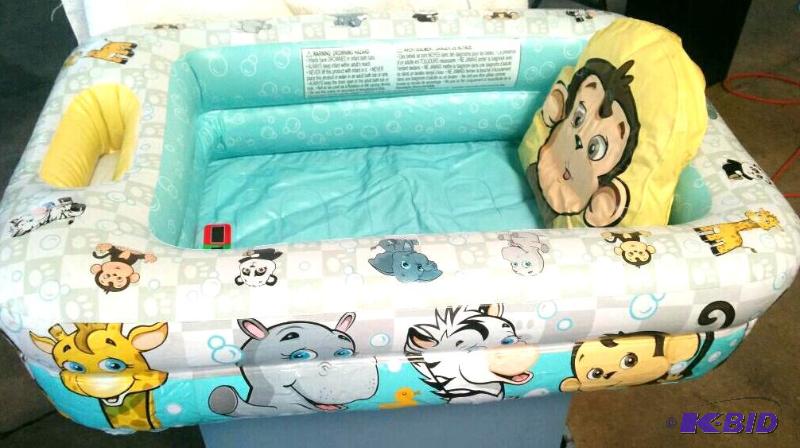lot 32 image: Garanimals Safety Bath Tub