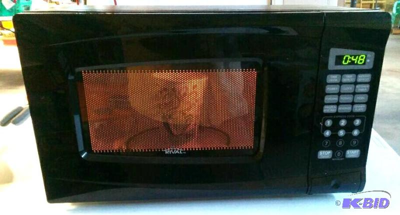 lot 10 image: Rival Microwave Oven