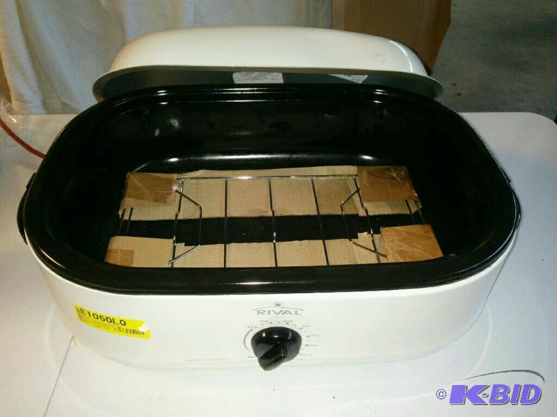 lot 28 image: Rival Slow Cooker