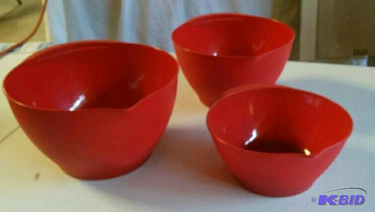 lot 35 image: 3 Mixing Bowls